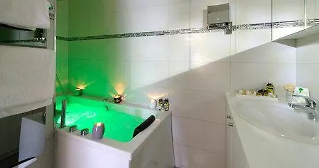 Aparthotel Alma Marceau 4*