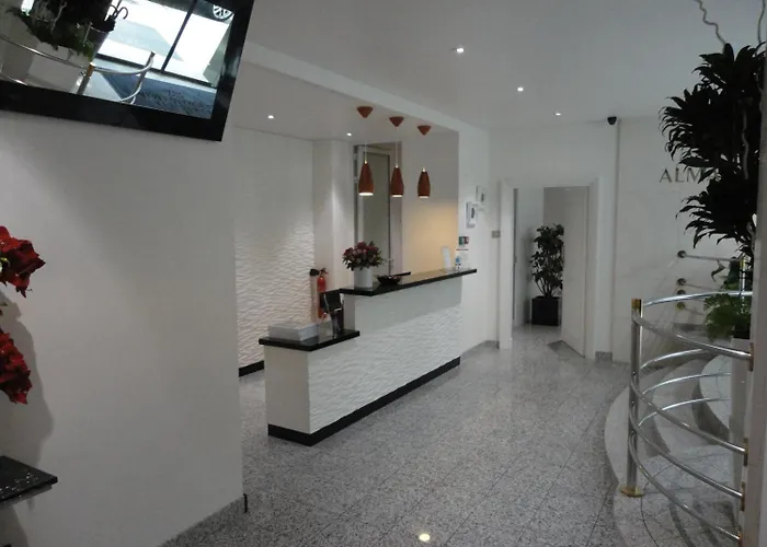 Aparthotel Alma Marceau 4*