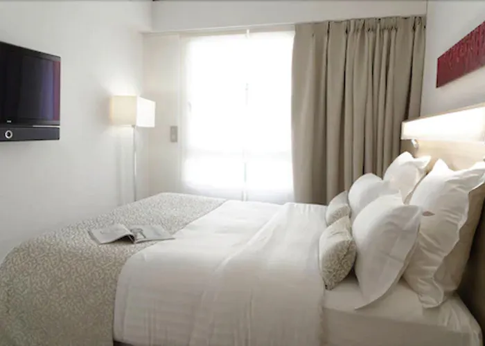 Aparthotel Alma Marceau 4*