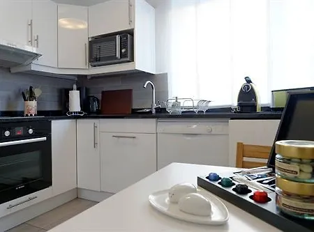 Alma Marceau Aparthotel 4*