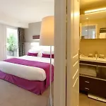 Alma Marceau Paris